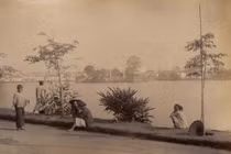 Ảnh cực lạ về bờ hồ Hoàn Kiếm 130 năm trước