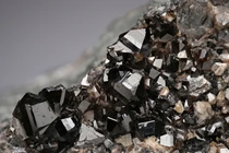 Vẻ đẹp bí ẩn đầy mê hoặc của các khoáng vật màu đen