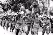 Loạt ảnh quý của truyền thông quốc tế về ngày giải phóng Thủ đô