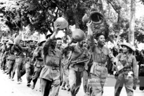 Loạt ảnh quý của truyền thông quốc tế về ngày giải phóng Thủ đô