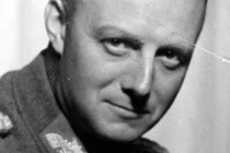 Ly kỳ vị tướng Đức bốn lần tìm cách ám sát Hitler 