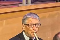 Bill Gates say sưa uống trà sữa trân châu tại sự kiện 