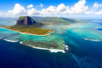 Thác nước dưới biển: Địa điểm kỳ lạ có thật trên Trái đất