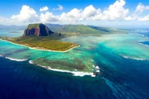 Thác nước dưới biển: Địa điểm kỳ lạ có thật trên Trái đất