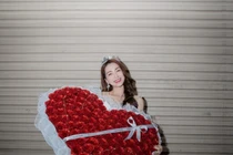 Mỹ nhân Việt lộng lẫy chẳng khác gì Hoa hậu khi đội vương miện 