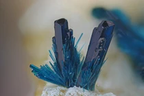 Ngẩn ngơ ngắm các khoáng vật màu lam huyền diệu