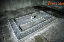 Lạnh người ở khu lăng mộ đá trống vắng giữa rừng thông Đà Lạt