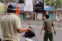 Bắt nghi can ôm vũ khí cố thủ ở TP.HCM chạy về Đồng Nai