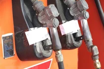 Đồng loạt khám xét 16 điểm kinh doanh xăng dầu ở nhiều địa điểm