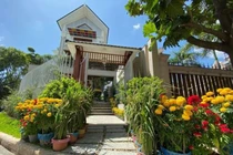 Ngắm biệt thự của vợ chồng Quý Bình