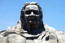 Những tượng đài tuyệt đẹp vinh danh người phụ nữ Việt Nam