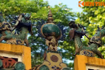 Cận cảnh trái châu cổ phủ men màu quý giá tại lăng Ông Bà Chiểu