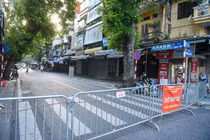 Chưa từng thấy ở phố Trung Thu: Thoắt vắng thoắt đông