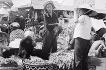 Hình độc về chợ Cầu Ông Lãnh ở Sài Gòn 74 năm trước