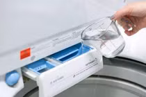 Bột giặt vẫn đổ trực tiếp vào máy giặt: Thảo nào càng giặt càng bẩn! 