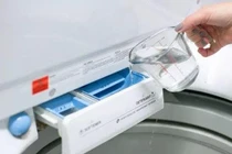 Bột giặt vẫn đổ trực tiếp vào máy giặt: Thảo nào càng giặt càng bẩn! 