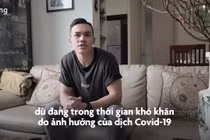 Video: Cầu thủ Việt kiều được bà nội dạy bóc bánh chưng