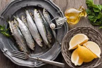 Tóc rụng cả nắm sau Covid-19, bổ sung 5 thực phẩm "rẻ mà có võ"