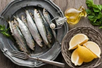 Tóc rụng cả nắm sau Covid-19, bổ sung 5 thực phẩm "rẻ mà có võ"