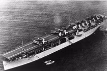 Tàu sân bay đầu tiên của Mỹ đã bị đánh chìm như thế nào?