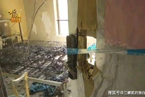 Cất “núi tiền” dưới ga giường để ngủ ngon, nam thanh niên “trắng tay”