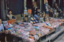 Loạt ảnh cực sinh động về các cửa hàng ở Hà Nội năm 1991