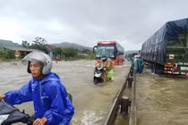Quảng Trị, Thừa Thiên-Huế: Lũ đang lên, nhiều người mất tích
