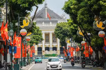 Đường phố Hà Nội, TP HCM rực rỡ cờ hoa mừng Quốc khánh