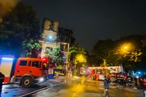 Cháy nhà tại phố cổ Hà Nội: May mắn không thiệt hại về người 