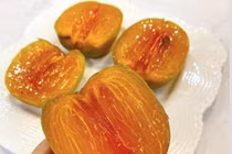 Loại hồng giá cả trăm nghìn đồng/kg thành đặc sản hút khách Hà thành