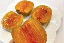 Loại hồng giá cả trăm nghìn đồng/kg thành đặc sản hút khách Hà thành