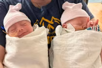 Cặp vợ chồng một năm sinh non 2 cặp sinh đôi