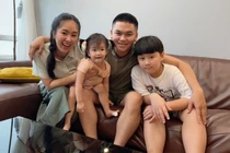 Lê Phương nịnh chồng trẻ khi anh cắt tóc cho con trai riêng