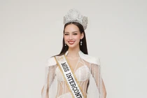 Á hậu Ngọc Hằng khoe dáng với bikini ở Hoa hậu Liên lục địa