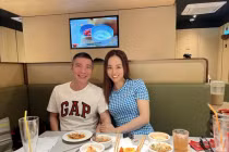 NSND Công Lý tăng cân thấy rõ, được vợ trẻ chiều chuộng