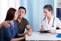 Ngày vợ trở dạ, chồng còn bận chăm người này, lý do gây sốc