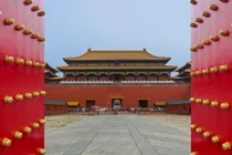 Giải mã 81 chiếc đinh tròn vàng trên cổng Tử Cấm Thành