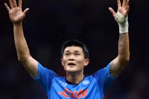 Cầu thủ Hàn Quốc vào top 10 trung vệ hay nhất thế giới