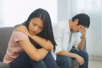 Chồng say rượu ngủ lại nhà bạn, tôi chết lặng trước cảnh nhìn thấy