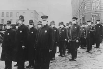 Ảnh khó quên về cơn sốt khẩu trang trong đại dịch cúm 1918