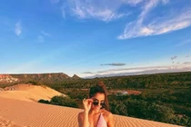 Mỹ nhân bóng chuyền diện bikini trên cát