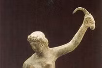 Tại sao bức tượng nữ đấu sĩ La Mã cổ đại lại có tư thế kì lạ?