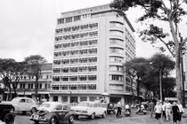 Ảnh hiếm về khách sạn “chọc trời” trứ danh Sài Gòn xưa