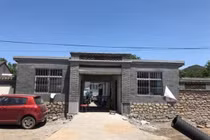 Tục ngữ: "Nghèo không sửa cửa, giàu không dời mộ" có nghĩa gì? 