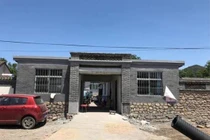 Tục ngữ: "Nghèo không sửa cửa, giàu không dời mộ" có nghĩa gì? 