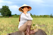 “Người đẹp Việt 10 năm chăn trâu” chia sẻ cách giữ sóng cơ thể mềm mại 