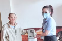 Cụ ông 90 tuổi tặng máy thở cho UBND phường chống Covid-19