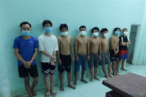 Nhóm người tổ chức ăn nhậu trong khu phong toả