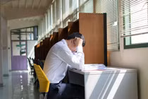 Giữ chồng như giữ con 