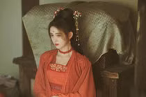 Giật mình lý do phụ nữ thời Đường thích mặc áo trễ cổ